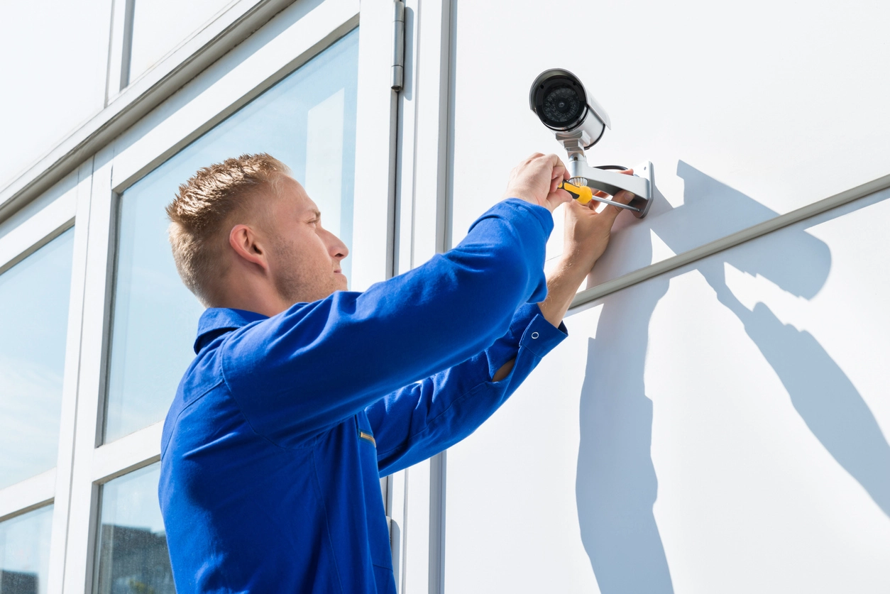 Camera Security Now installer mounting commercial security camera