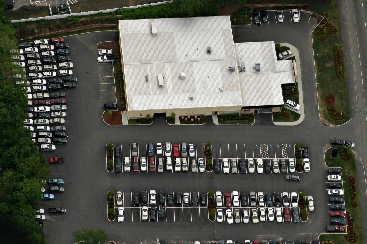 license plate recognition camera monitoring commercial parking lot entrance